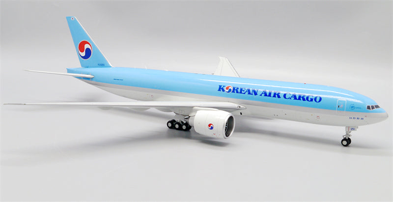 JC Wings 1:200 Korean Air Cargo Boeing 777-200F HL8251 Diecast Model view 5