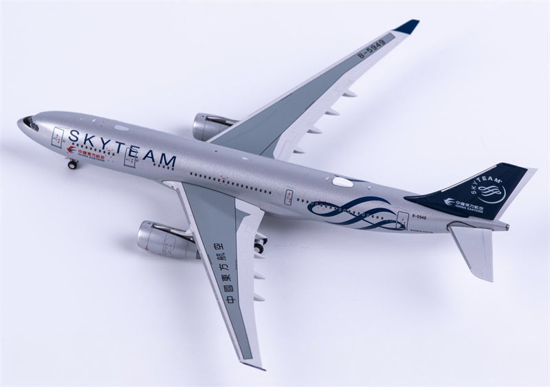 Kylin China Eastern Airbus A330-200 B-5949 1:400 Diecast Model view 1