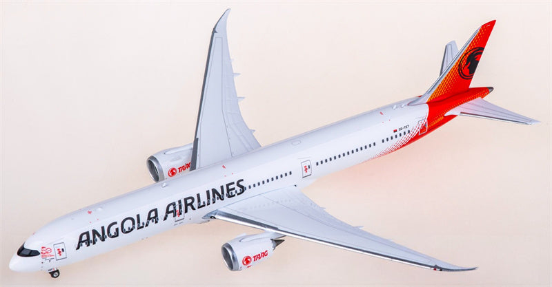 Phoenix 1:400 TAAG Angola Airlines Boeing 787-10 D2-TET Diecast Model view 3