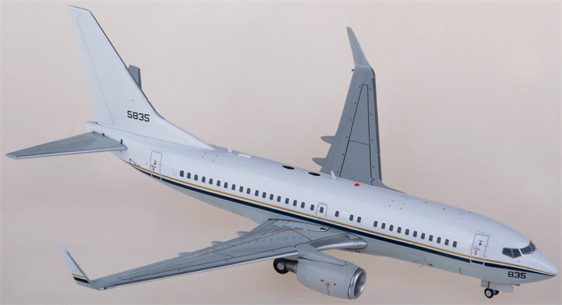 JC Wings US Navy Boeing 737-700 C-40A Clipper 165835 1:200 Diecast Model view 1