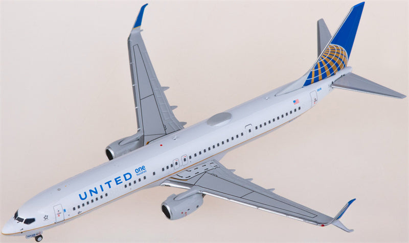 NG Models United Airlines Boeing 737-900ER N69818 1:400 Diecast Model view 3