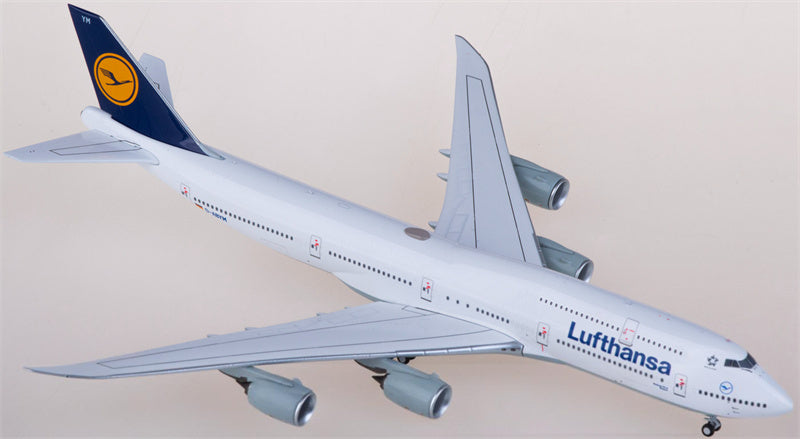 NG Models Lufthansa Boeing 747-8 D-ABYM 1:400 Diecast Model view 2