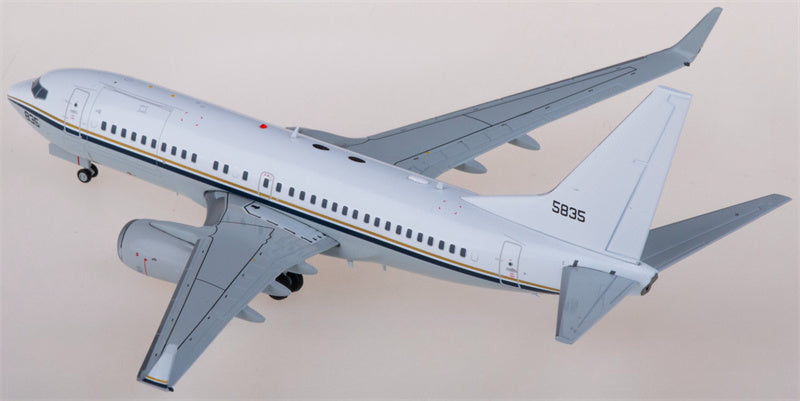 JC Wings US Navy Boeing 737-700 C-40A Clipper 165835 1:200 Diecast Model view 4