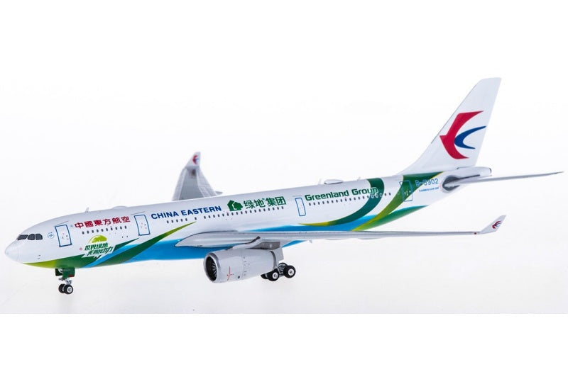 Phoenix China Eastern Airbus A330-200 B-5902 1:400 Aircraft Pre-built  Airliner Model Display