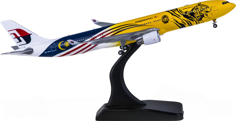JC Wings Malaysia Airlines Airbus A330-300 9M-MTG Tiger Painting 1:400 Diecast Model view 3
