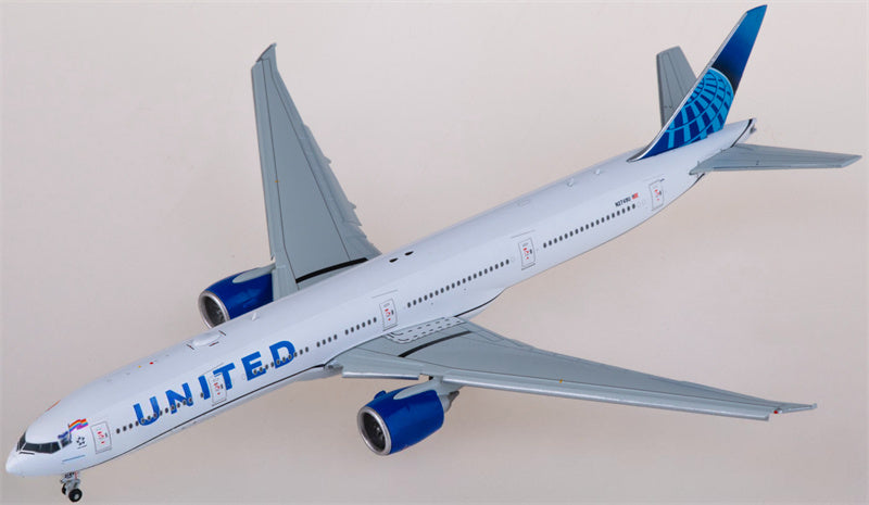 JC Wings United Airlines Boeing 777-300ER N2749U Flaps Down 1:400 Diecast Model view 2