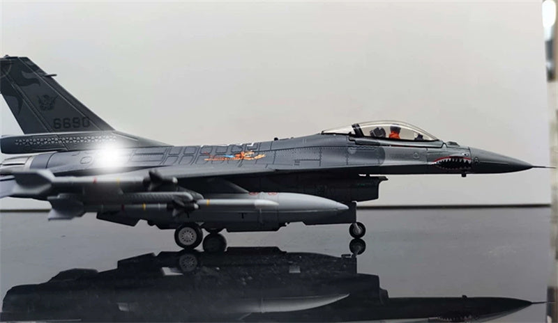 ALBATROS Taiwan Air Force F-16A  1:72 Model   Flying Tigers 6690