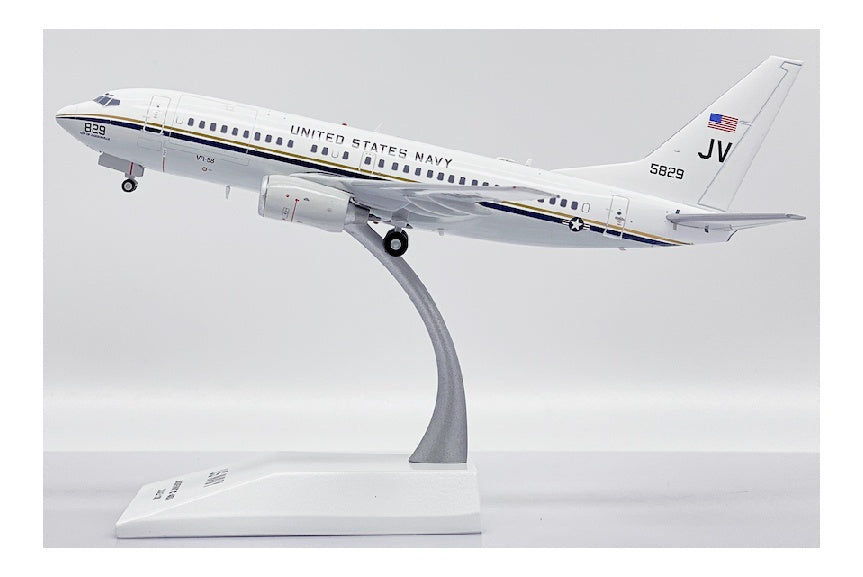 JC Wings 1:200 US Navy Boeing C-40A Clipper 165829  DIECAST Model