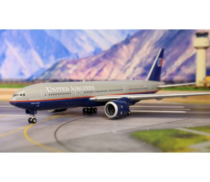 Phoenix 1:400 United Airlines B777-200 N777UA  DIECAST Model