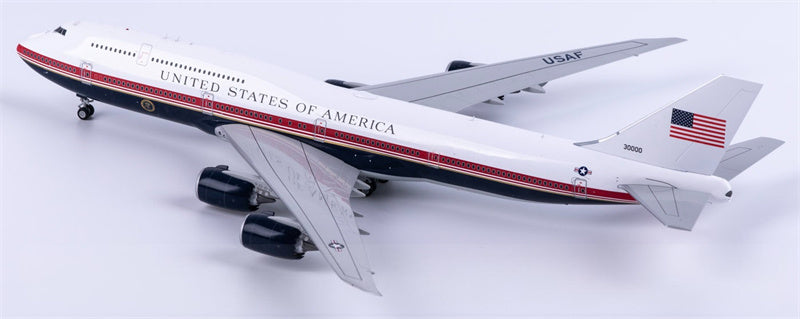 SQ Wings USAF Boeing 747-8 30000 1:200 Diecast Model view 3