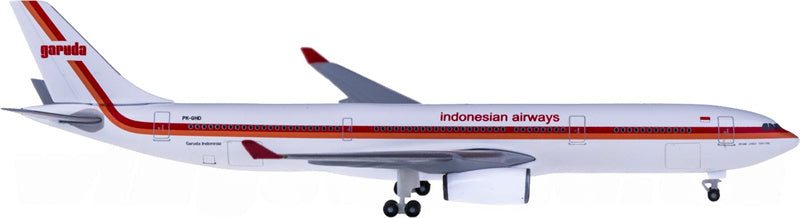 Herpa Garuda Indonesian Airways Airbus A330-300 PK-GHD Retro Painting 1:500 Diecast Model view 2