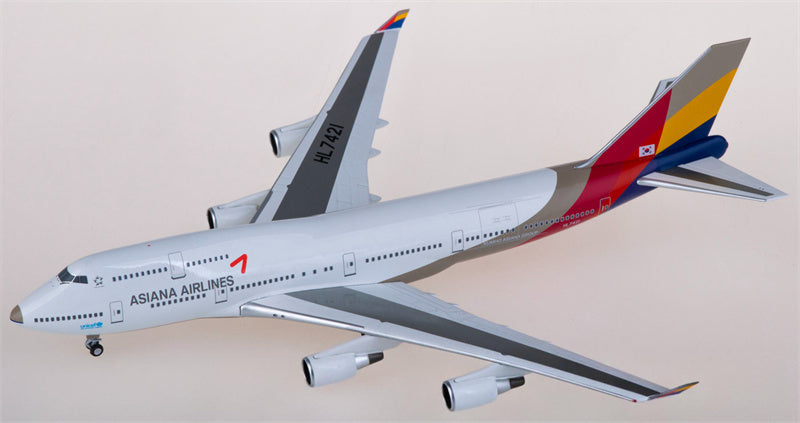 NG Models Asiana Airlines Boeing 747-400M HL7421 1:400 Diecast Model view 3