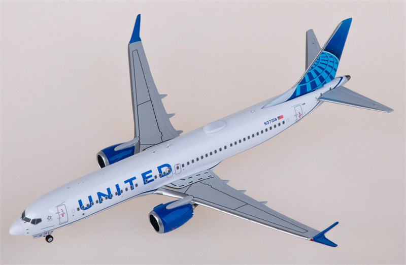 NG Models United Airlines Boeing 737 MAX 8 N37318 1:400 Diecast Model view 4