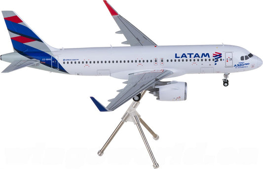 Geminijets LATAM Airbus A320neo CC-BHG 1:200 Diecast Model view 1