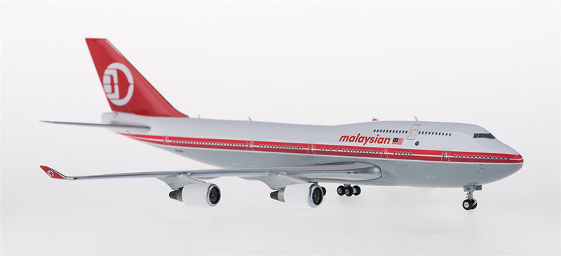 Phoenix Malaysia Airlines Boeing 747-400 9M-MPP 1:400 Diecast Model view 4