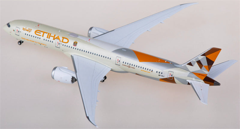 NG Models Etihad Airways Boeing 787-9 Dreamliner A6-BLZ 1:400 Diecast Model view 3
