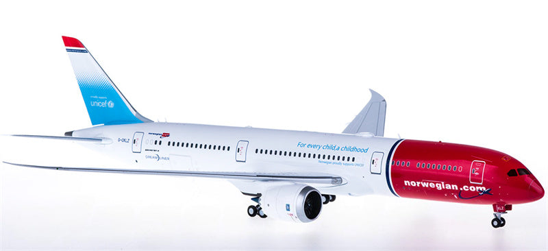JC Wings Norwegian Air Shuttle Boeing 787-9 G-CKLZ 1:200 Diecast Model view 4