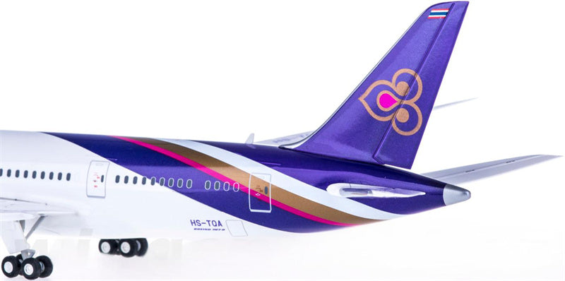 Herpa Thai Airways Boeing 787-8 Dreamliner HS-TQA 1:200 ABS Model view 3