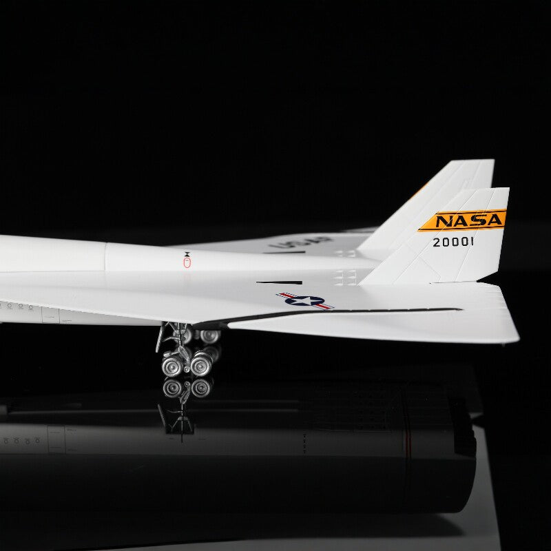 SQ Wings US Air Force XB-70  1:200 Model   NASA 20001