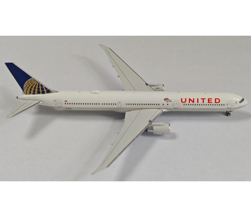 PandaModel 1:400 United Airlines B767-400ER N76064  DIECAST Model