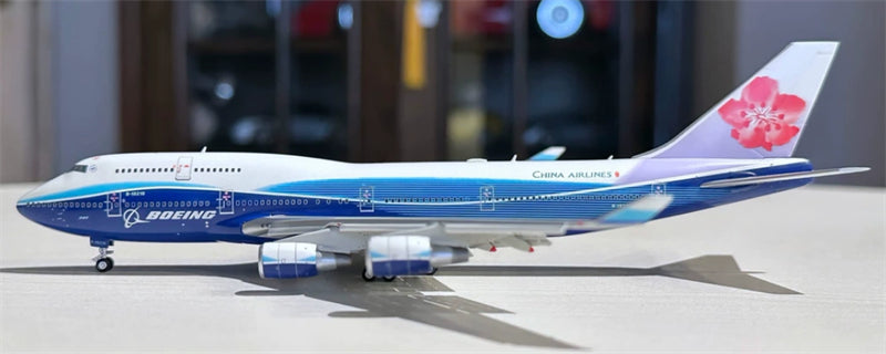 HX Models 1:400 China Airlines B747-400 B-18210 Flaps down DIECAST Model