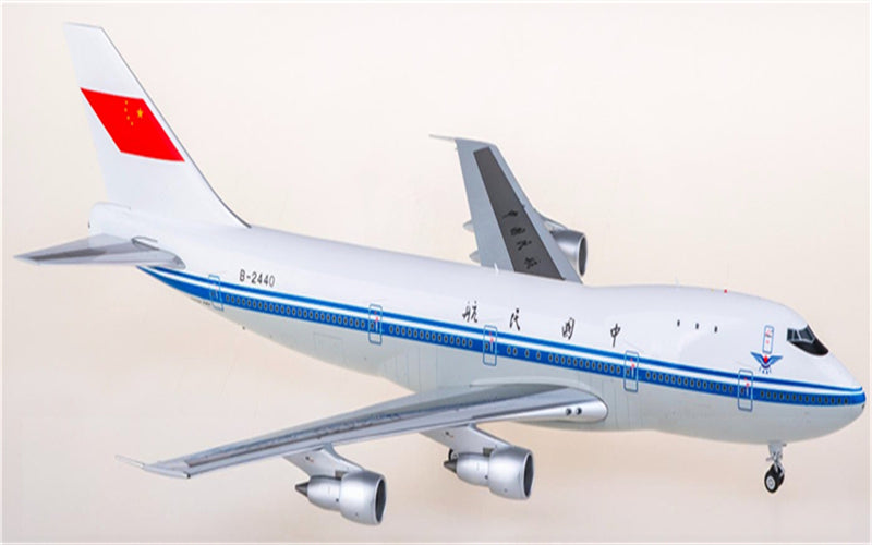 SQ Wings CAAC Boeing 747-200 B-2440 1:200 Diecast Model view 1