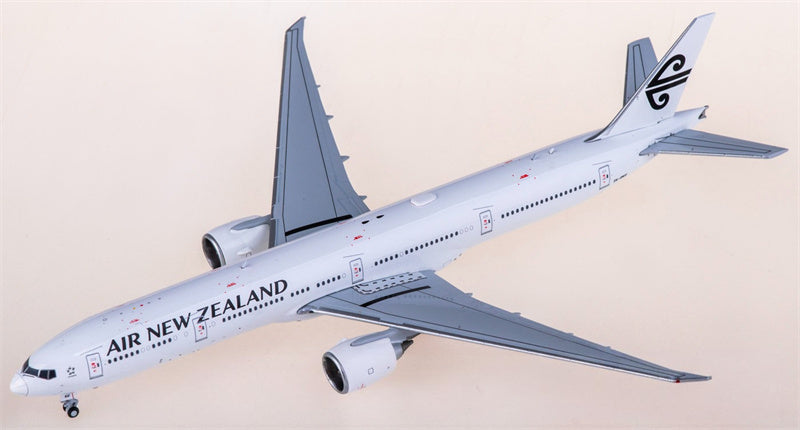 JC Wings 1:400 Air New Zealand Boeing 777-300ER ZK-OKU Diecast Model view 4