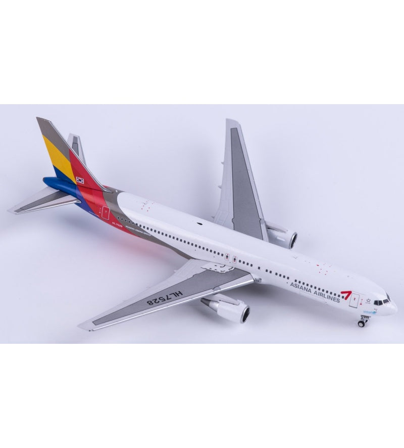 C Model 1:400 Asiana Airlines Boeing 767-300 HL7528  DIECAST Model