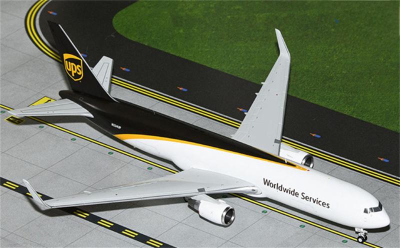 Geminijets UPS Boeing 767-300ERF N324UP 1:200 Diecast Model view 1