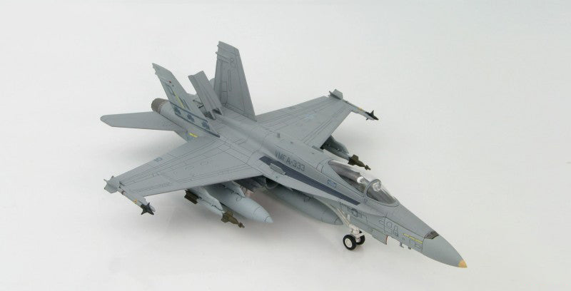 HOBBYMASTER USMC F/A-18A VMFA-333 1:72 Model 1980s  Fighting Shamrocks DN 163154