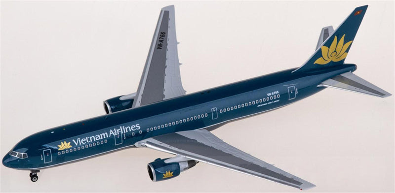 Phoenix Vietnam Airlines Boeing 767-300ER VN-A766 1:400 Diecast Model view 1