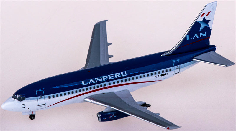 AeroClassics LAN Airlines Boeing 737-200 VP-BBM 1:400 Diecast Model view 2