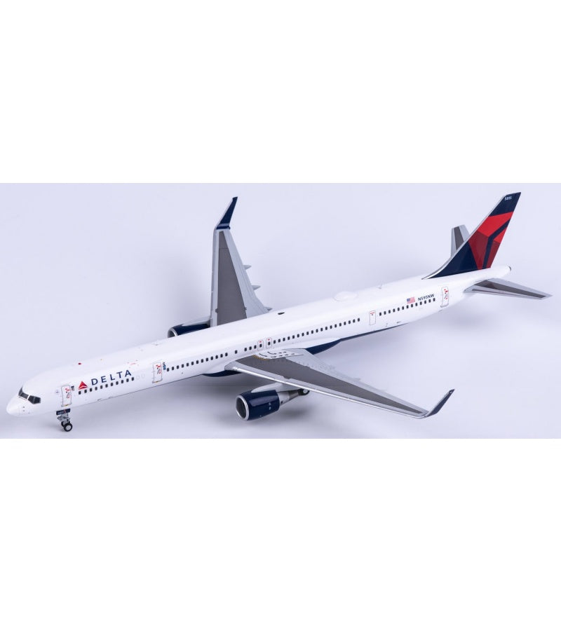 Geminijets 1:200 Delta Air Lines Boeing 757-300 N595NW  DIECAST Model