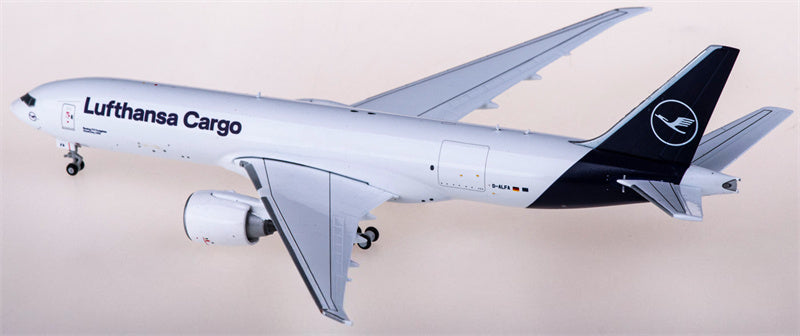Geminijets Lufthansa Cargo Boeing 777-200LRF D-ALFA 1:400 Diecast Model view 2