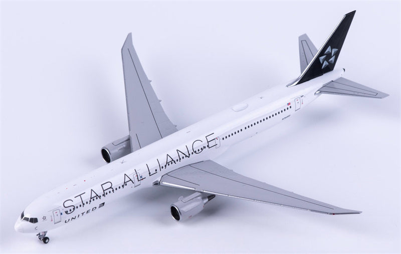 NG Models United Airlines Boeing 767-400ER N76055 1:400 Diecast Model view 2