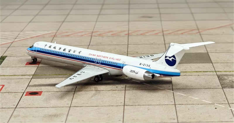 Phoenix China Northern Airlines McDonnell Douglas MD-82 B-2136 1:400 Aircraft Model