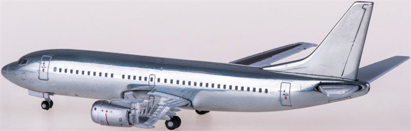 JC Wings Boeing 737-300 Polised Blank 1:400 Diecast Model view 2