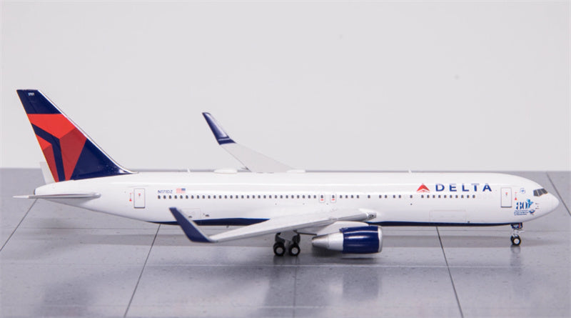 PandaModel DELTA Air Lines Boeing B767-300ER N171DZ 80th Anniversary of D-DAY & Battle of Normandy 1:400 Aircraft Pre-built Model