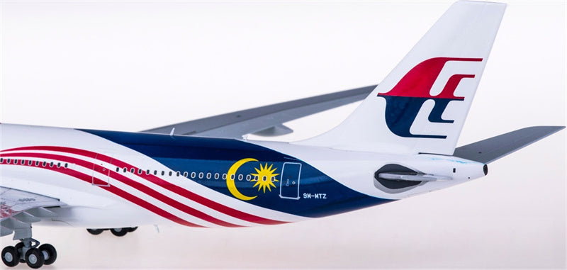 JC Wings Malaysia Airlines Airbus A330-200 9M-MTZ 1:200 Diecast Model view 2