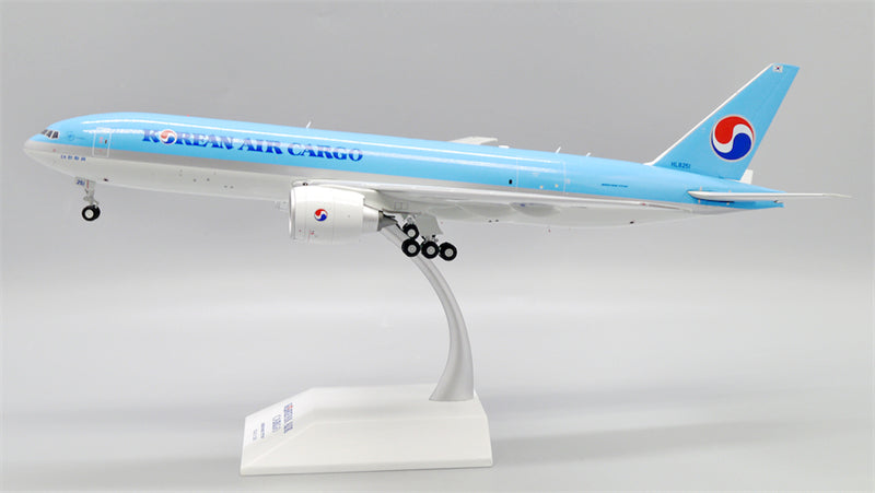JC Wings 1:200 Korean Air Cargo Boeing 777-200F HL8251 Diecast Model view 1