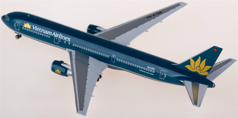 Phoenix Vietnam Airlines Boeing 767-300ER VN-A766 1:400 Diecast Model view 2
