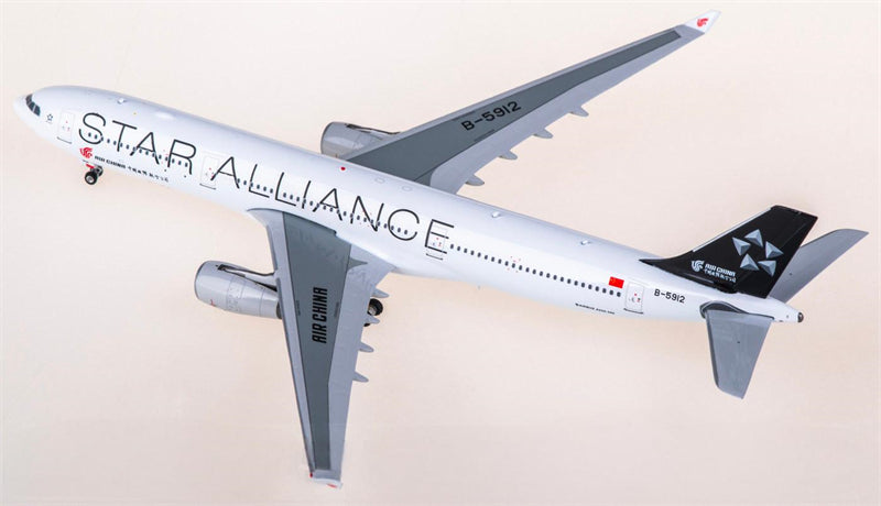 Phoenix 1:400 Air China Airbus A330-300 B-5912 Diecast Model view 4