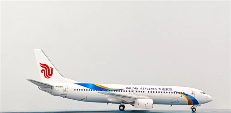AeroPolaris Dalian Airlines Boeing 737-800 B-5196 1:400 Diecast Model view 1