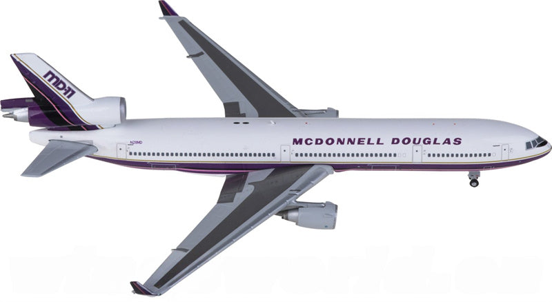 JC Wings McDonnell Douglas MD-11 N211MD House Color 1:400 Diecast Model view 1