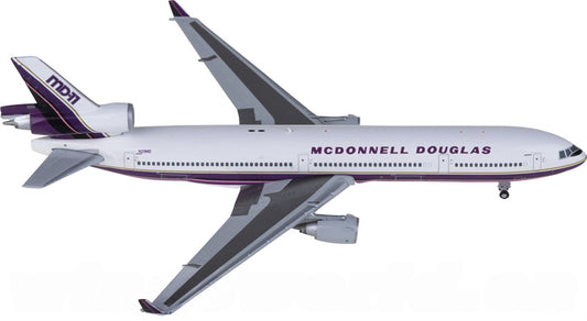 JC Wings McDonnell Douglas MD-11 N211MD House Color 1:400 Diecast Model view 1