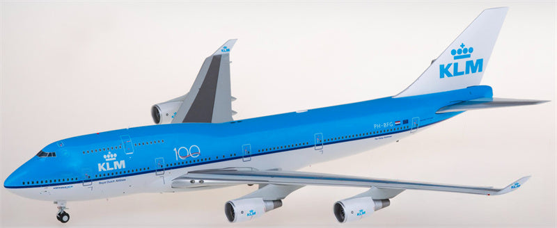 JC Wings KLM Boeing 747-400 PH-BFG + Aviation Tag 1:200 Diecast Model view 1