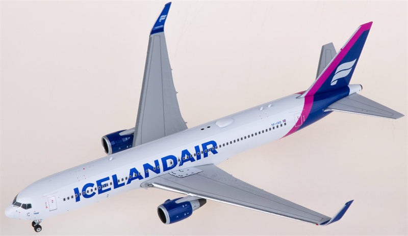 Phoenix Icelandair Boeing 767-300ER TF-ISO 1:400 Diecast Model view 2