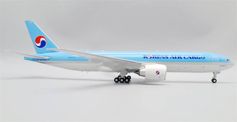 JC Wings 1:200 Korean Air Cargo Boeing 777-200F HL8251 Diecast Model view 7