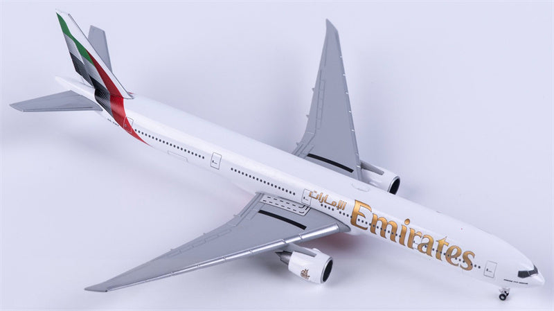 Herpa Emirates Boeing 777-300ER A6-ENV 1:500 Diecast Model view 2