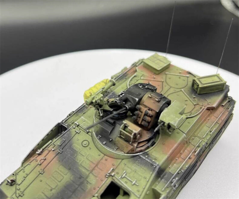AM German Weasel Infantry Fighting Vehicle NATO Tricolor 1:72 Tank Pre-built Model